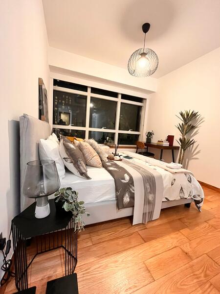 Icon Apartment For Sale at S$ 1,400,000 | PropertyGuru Singapore - Master Bedroom