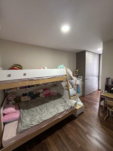 Common Room with Jack and Jill Bathroom 