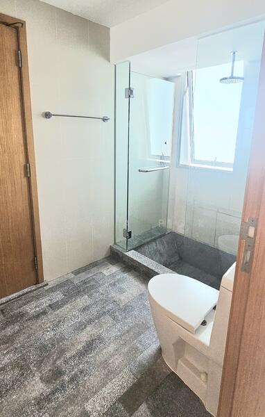 8 @ Mount Sophia, 8 Mount Sophia, 2 Bedrooms, 861 sqft, Condominium For Rent, by Julia Pok, 500046506 - Bathroom - PropertyGuru.com.sg