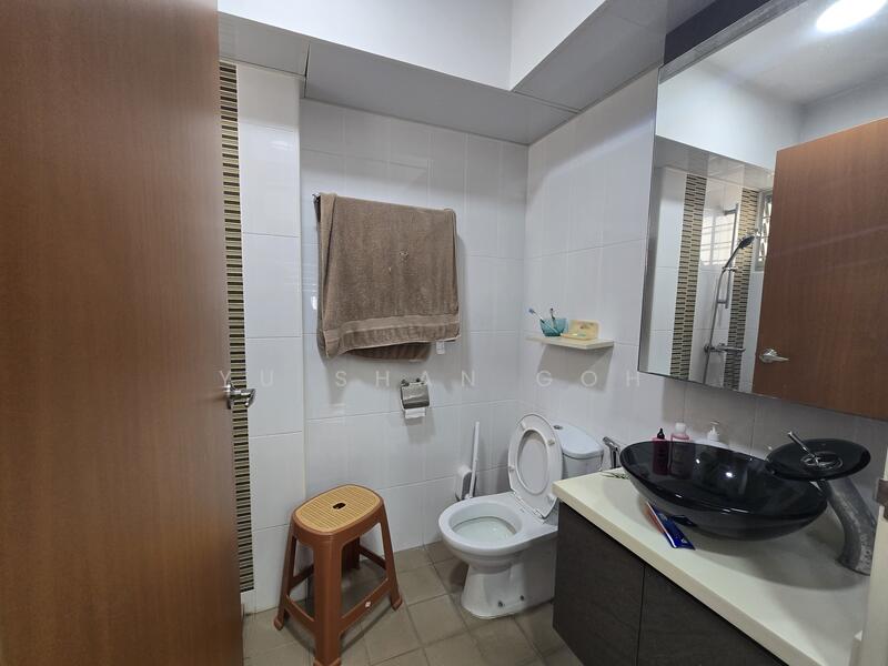 332B Anchorvale Link HDB Flat For Sale at S$ 820,000 | PropertyGuru Singapore - Common Bathroom