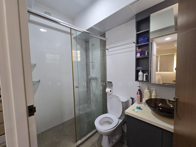 332B Anchorvale Link HDB Flat For Sale at S$ 820,000 | PropertyGuru Singapore - Master Bathroom