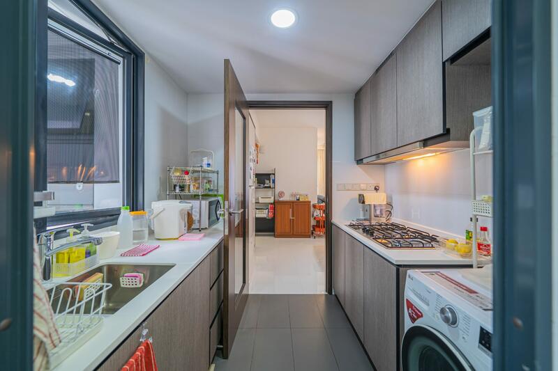 Riverparc Residence Executive Condominium For Sale at S$ 1,650,000 | PropertyGuru Singapore - Kitchen