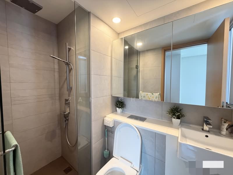 Eight Riversuites, 2 Whampoa East, 2 Bedrooms, 807 sqft, Condominium For Sale, by Zane Chew, 500046548 - Bathroom - PropertyGuru.com.sg