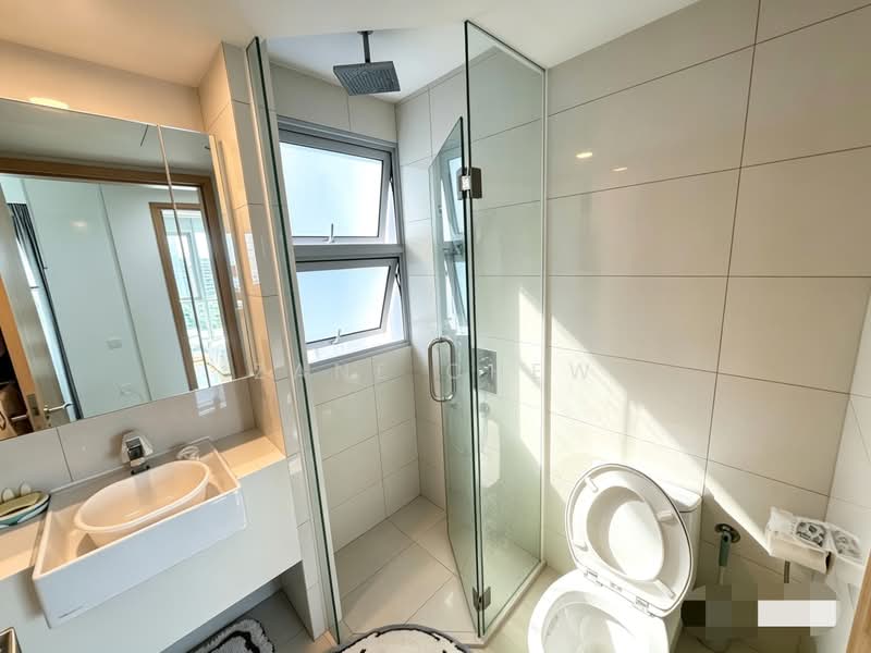 Eight Riversuites, 2 Whampoa East, 2 Bedrooms, 807 sqft, Condominium For Sale, by Zane Chew, 500046548 - Bathroom - PropertyGuru.com.sg