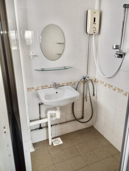 226 Jurong East Street 21, 226 Jurong East Street 21, Room Rental, 130 sqft, HDB Flat For Rent, by Zhang Yi Hai Kevin, 500046567 - Bathroom - PropertyGuru.com.sg