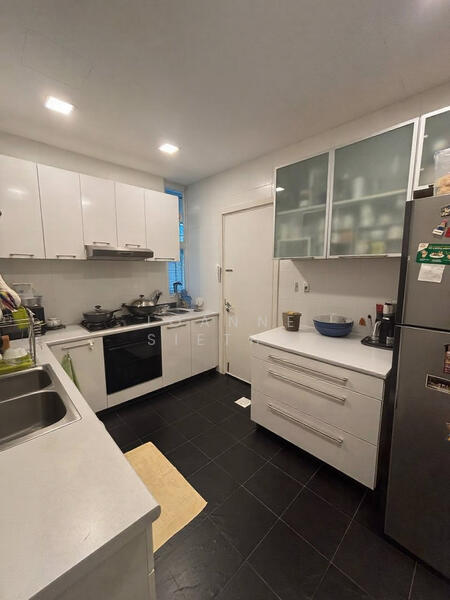 Cavendish Park Condominium For Sale at S$ 2,200,000 | PropertyGuru Singapore - Kitchen