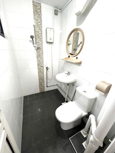 346 Ubi Avenue 1 HDB Flat For Sale at S$ 640,000 | PropertyGuru Singapore - Bathroom