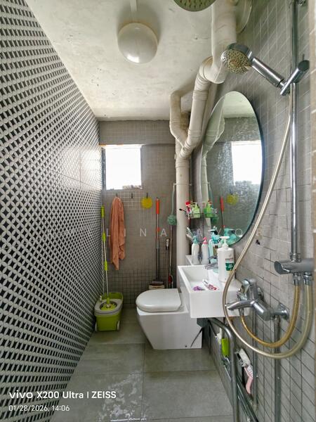 470 Tampines Street 44 HDB Flat For Sale at S$ 580,000 | PropertyGuru Singapore - Bathroom