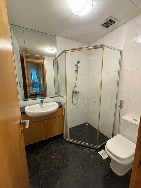 Amaryllis Ville Condominium For Sale at S$ 2,050,000 | PropertyGuru Singapore - Common Bathroom