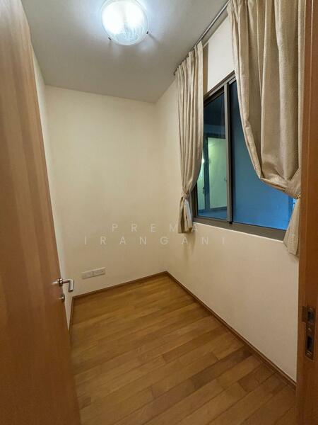 Amaryllis Ville Condominium For Sale at S$ 2,050,000 | PropertyGuru Singapore - Study Room with Window