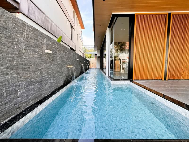 Holland Grove Drive Ultra Luxurious Brand New Semi-Detached, Grove Drive / Holland Grove / Mount Sinai, 6 Bedrooms, 8,243 sqft, Semi-Detached House For Sale, by Andy Cheng, 500046690 - Lap Pool - PropertyGuru.com.sg