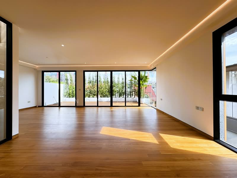 Holland Grove Drive Ultra Luxurious Brand New Semi-Detached, Grove Drive / Holland Grove / Mount Sinai, 6 Bedrooms, 8,243 sqft, Semi-Detached House For Sale, by Andy Cheng, 500046690 - Huge Master Bedroom - PropertyGuru.com.sg