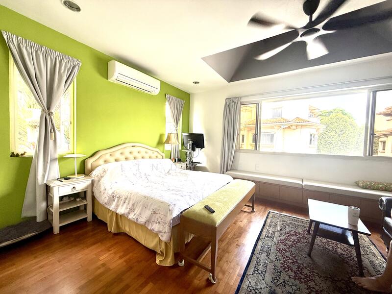 For Sale - Priced to Sell! Freehold Three Storey Semi Detached at Loyang Enclave for Sale