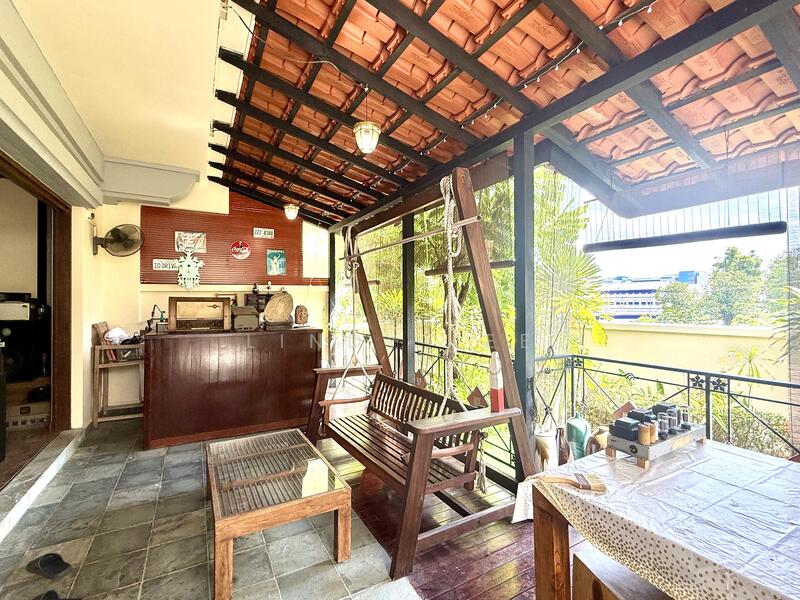 For Sale - Priced to Sell! Freehold Three Storey Semi Detached at Loyang Enclave for Sale