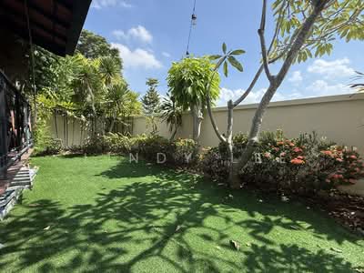 For Sale - Priced to Sell! Freehold Three Storey Semi Detached at Loyang Enclave for Sale