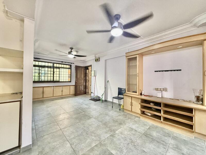 722 Tampines Street 72 HDB Flat For Sale at S$ 770,000 | PropertyGuru Singapore - Living Room