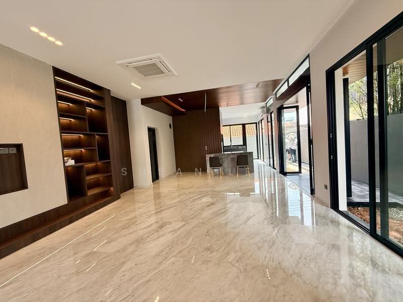 Brand New Corner Terrace with Lift District 15, Opera Estate / Fidelio Street / Ernani Street / Jalan Bangsawan / Swan Lake Avenue / Siglap, East Coast / Marine Parade, 5 Bedrooms, 4,800 sqft, Corner Terrace For Sale, by Susan Lee, 500046753 - Living Room - PropertyGuru.com.sg