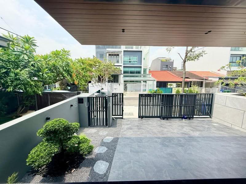 Brand New Corner Terrace with Lift District 15, Opera Estate / Fidelio Street / Ernani Street / Jalan Bangsawan / Swan Lake Avenue / Siglap, East Coast / Marine Parade, 5 Bedrooms, 4,800 sqft, Corner Terrace For Sale, by Susan Lee, 500046753 - Exterior - PropertyGuru.com.sg