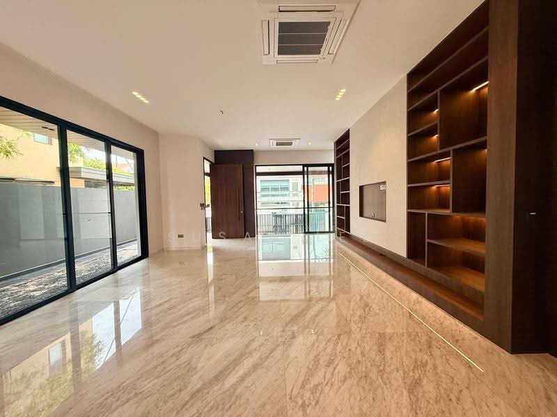 Brand New Corner Terrace with Lift District 15, Opera Estate / Fidelio Street / Ernani Street / Jalan Bangsawan / Swan Lake Avenue / Siglap, East Coast / Marine Parade, 5 Bedrooms, 4,800 sqft, Corner Terrace For Sale, by Susan Lee, 500046753 - Living Room - PropertyGuru.com.sg