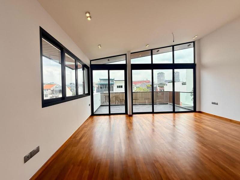 Brand New Corner Terrace with Lift District 15, Opera Estate / Fidelio Street / Ernani Street / Jalan Bangsawan / Swan Lake Avenue / Siglap, East Coast / Marine Parade, 5 Bedrooms, 4,800 sqft, Corner Terrace For Sale, by Susan Lee, 500046753 - Living Room - PropertyGuru.com.sg