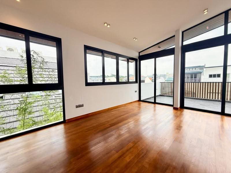 Brand New Corner Terrace with Lift District 15, Opera Estate / Fidelio Street / Ernani Street / Jalan Bangsawan / Swan Lake Avenue / Siglap, East Coast / Marine Parade, 5 Bedrooms, 4,800 sqft, Corner Terrace For Sale, by Susan Lee, 500046753 - Living Room - PropertyGuru.com.sg
