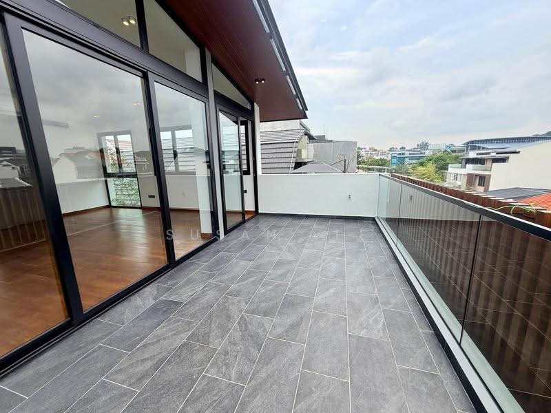 Brand New Corner Terrace with Lift District 15, Opera Estate / Fidelio Street / Ernani Street / Jalan Bangsawan / Swan Lake Avenue / Siglap, East Coast / Marine Parade, 5 Bedrooms, 4,800 sqft, Corner Terrace For Sale, by Susan Lee, 500046753 - Balcony - PropertyGuru.com.sg