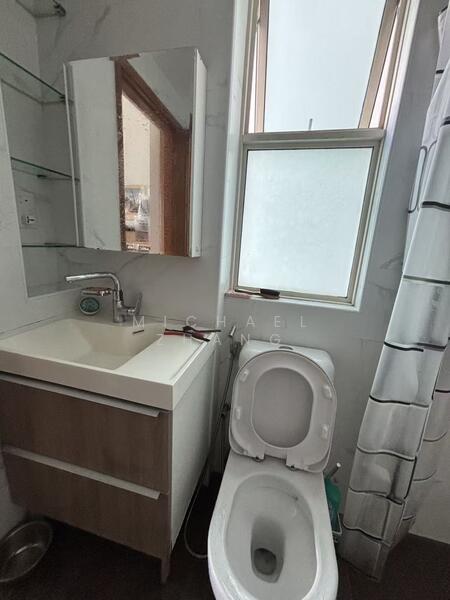 Sunglade Condominium For Sale at S$ 1,560,000 | PropertyGuru Singapore - Bathroom