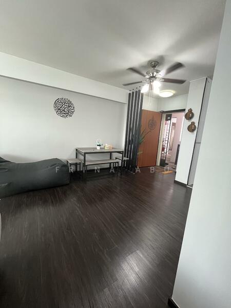 635B Senja Road HDB Flat For Sale at S$ 689,000 | PropertyGuru Singapore - Previous set up minimalist Living Room