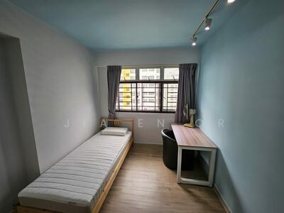 For Rent - 166B Yung Kuang Court