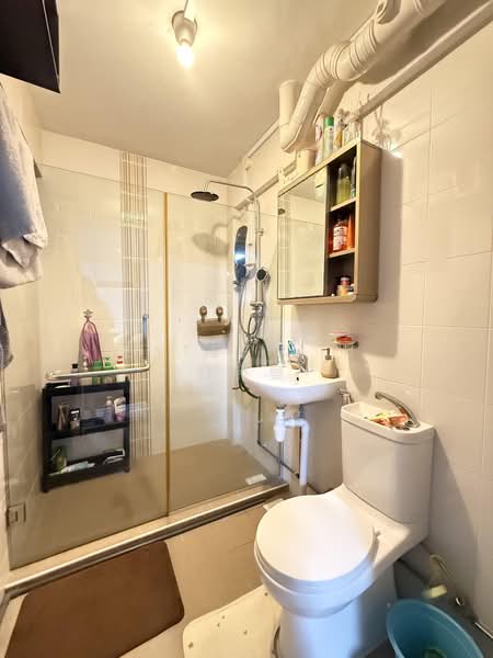 174 Yishun Avenue 7, 174 Yishun Avenue 7, 4 Bedrooms, 1,302 sqft, HDB Flat For Sale, by Estee Liu 劉俐蘡, 500046899 - Bathroom - PropertyGuru.com.sg