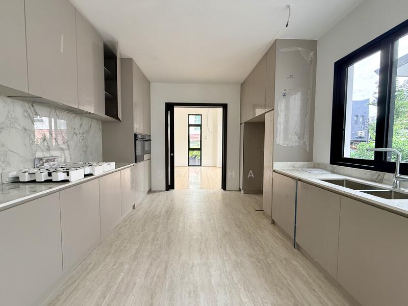 ⭐️Eminence Landed⭐️Brand New 2.5+Basement Storey Detached @Holland Grove Drive, Grove Drive, Holland Grove Dr, Henry Park Pri, Mt Sinai,, 5 Bedrooms, 12,110 sqft, Detached House For Sale, by Jessy Han, 500046993 - Kitchen - PropertyGuru.com.sg