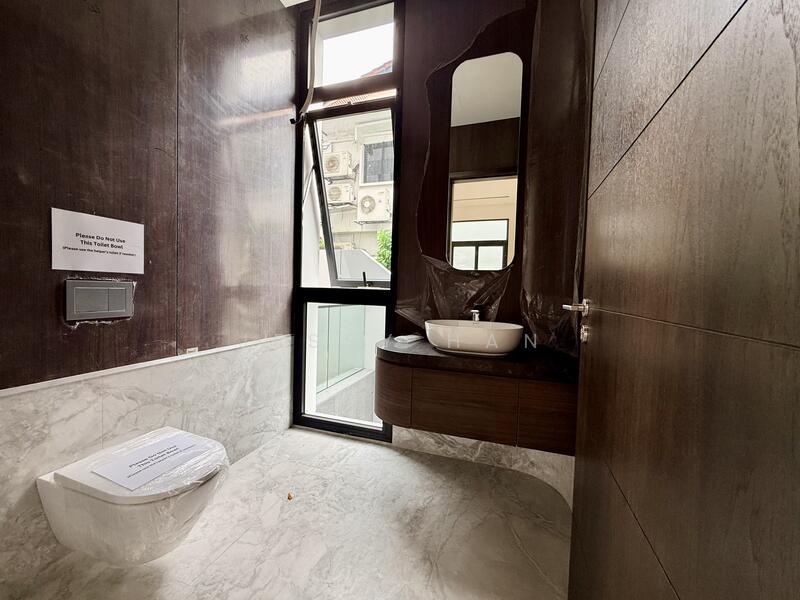 ⭐️Eminence Landed⭐️Brand New 2.5+Basement Storey Detached @Holland Grove Drive, Grove Drive, Holland Grove Dr, Henry Park Pri, Mt Sinai,, 5 Bedrooms, 12,110 sqft, Detached House For Sale, by Jessy Han, 500046993 - Bathroom - PropertyGuru.com.sg