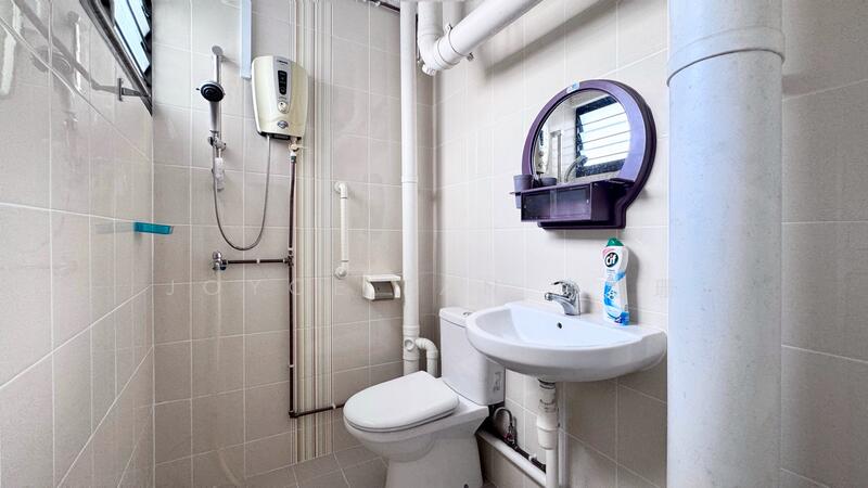 For Sale - 711 Hougang Avenue 2