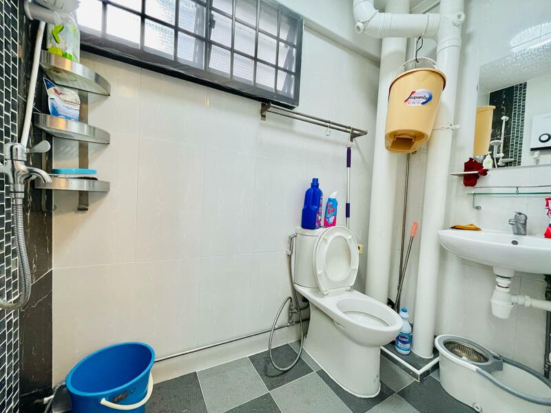 347 Woodlands Avenue 3, 347 Woodlands Avenue 3, Room Rental, 108 sqft, HDB Flat For Rent, by Young Chng, 500047040 - Bathroom - PropertyGuru.com.sg