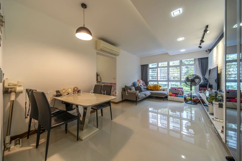 282A Sengkang East Avenue HDB Flat For Sale at S$ 816,000 | PropertyGuru Singapore - Living Room