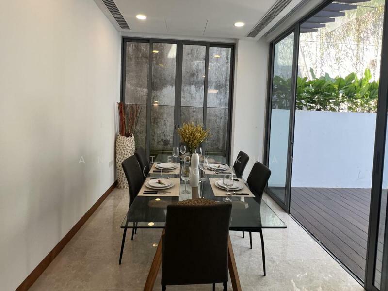 Greenwood Mews Cluster House For Sale at S$ 4,155,000 | PropertyGuru Singapore - Dining Room