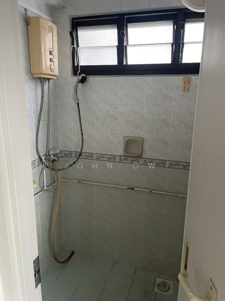 32 Marine Crescent HDB Flat For Sale at S$ 575,000 | PropertyGuru Singapore - Bathroom