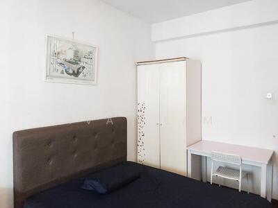 For Rent - Lakepoint Condo