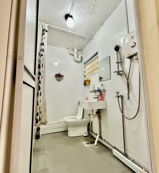 893B Woodlands Drive 50, 893B Woodlands Drive 50, Room Rental, 140 sqft, HDB Flat For Rent, by Doreen Chan, 500047215 - Bathroom - PropertyGuru.com.sg