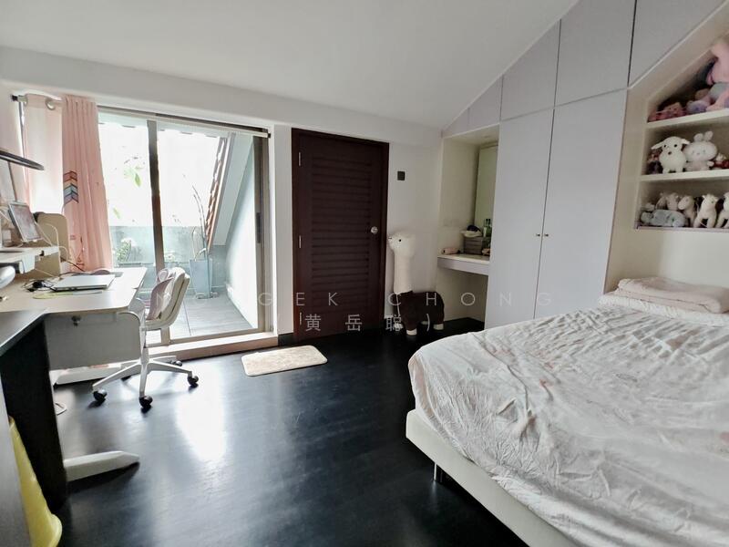 🏆JIA LANDED🏆 2.5 Storey NS facing Corner Terrace in Serangoon Gardens Corner Terrace For Sale at S$ 3,980,000 | PropertyGuru Singapore - Bedroom