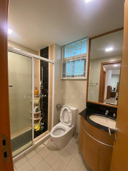 Summerhill, 50 Hume Avenue, 3 Bedrooms, 1,550 sqft, Condominium For Rent, by Priscilla Kang Swee Cheng, 500047336 - Bathroom - PropertyGuru.com.sg