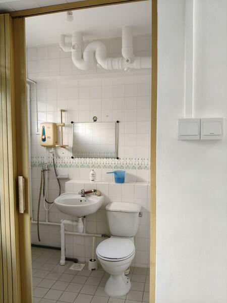 767 Pasir Ris Street 71, 767 Pasir Ris Street 71, 3 Bedrooms, 1,291 sqft, HDB Flat For Rent, by Randy Wong, 500047376 - Bathroom - PropertyGuru.com.sg