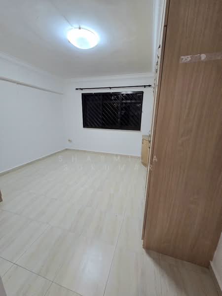 670 Woodlands Drive 71 HDB Flat For Sale at S$ 799,999 | PropertyGuru Singapore - Master Bedroom