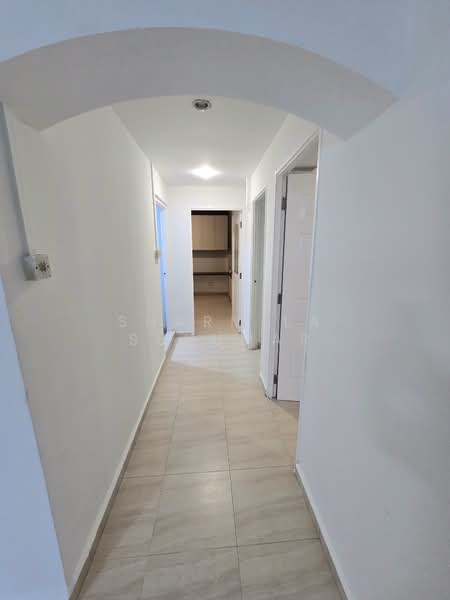 670 Woodlands Drive 71 HDB Flat For Sale at S$ 799,999 | PropertyGuru Singapore - Walkway to Bedrooms