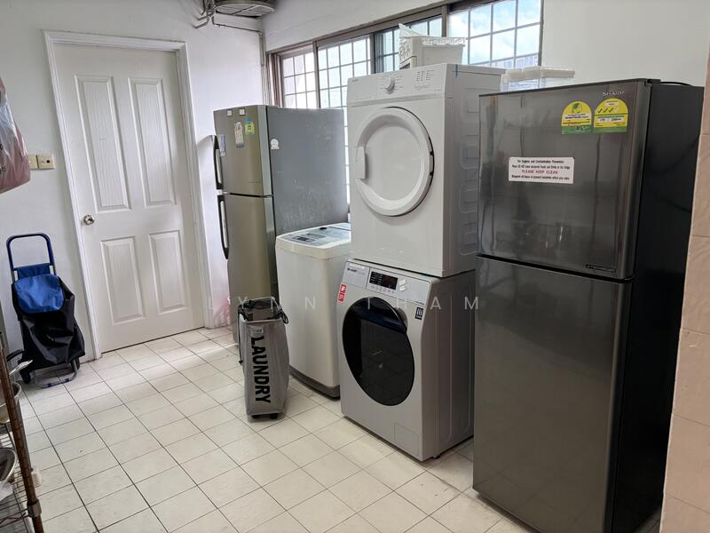 Grange Heights, 15 Saint Thomas Walk, Room Rental, 200 sqft, Apartment For Rent, by Lynn Tham, 500047467 - Service yard (Laundry) - PropertyGuru.com.sg