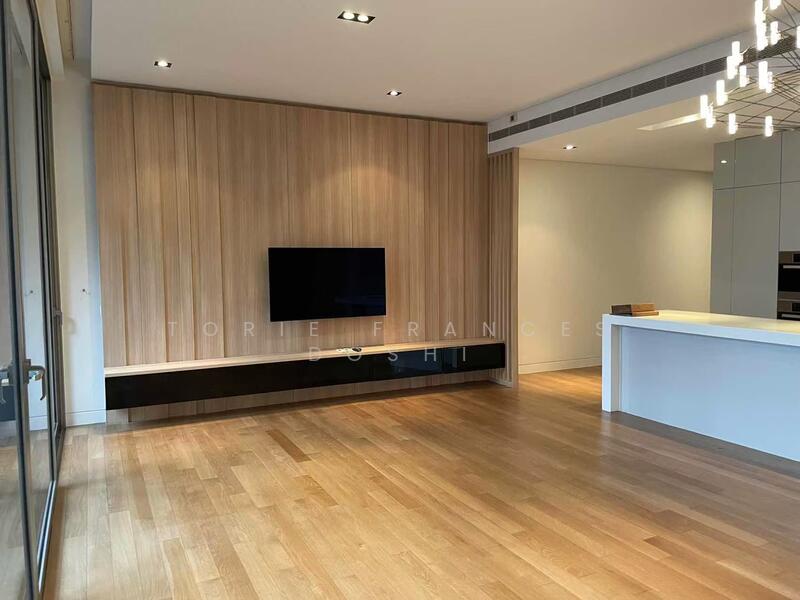 Hilltops Condominium For Sale at S$ 6,480,000 | PropertyGuru Singapore - Living Room