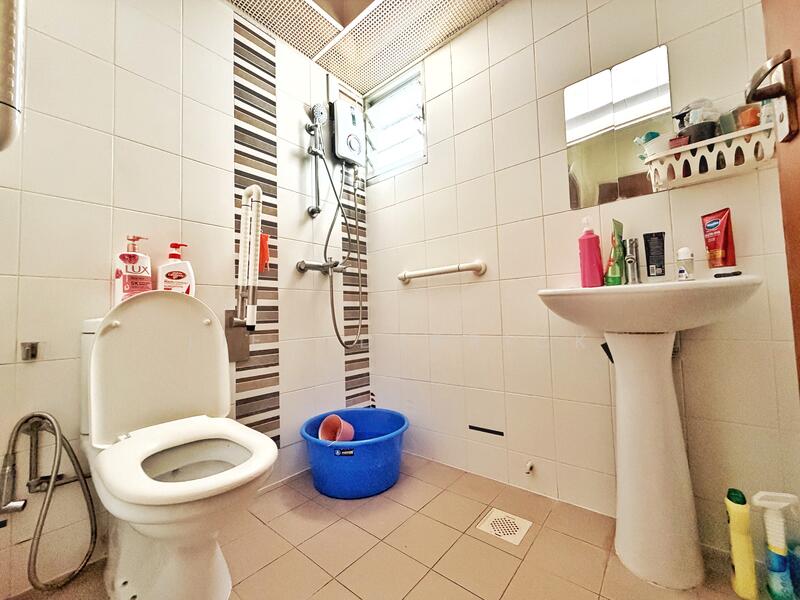Common bathroom 