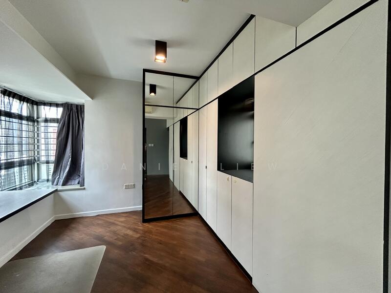 61C Strathmore Avenue HDB Flat For Sale at S$ 998,888 | PropertyGuru Singapore - Master Bedroom 