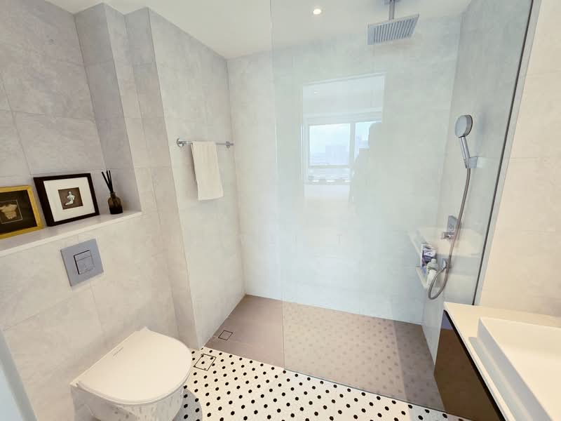 The Sail @ Marina Bay Condominium For Sale at S$ 2,700,000 | PropertyGuru Singapore - Bathroom