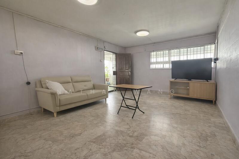 10 Eunos Crescent HDB Flat For Sale at S$ 608,000 | PropertyGuru Singapore - Living Room